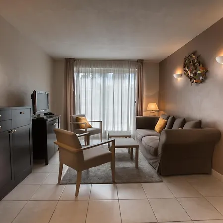 Excelsuites Szálloda