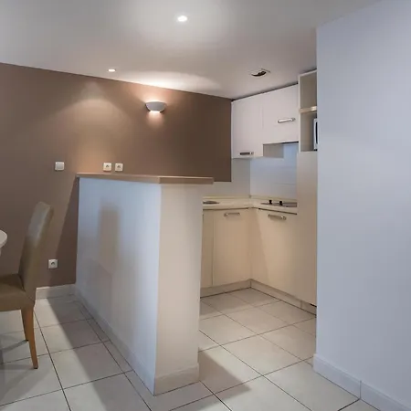 Excelsuites Szálloda 4*